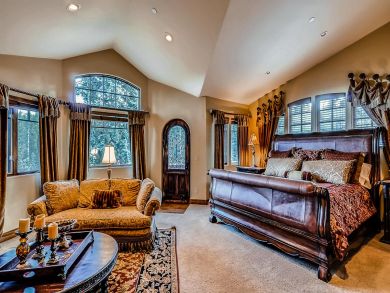 Breckenridge Luxury Vacation Rental with Six Bedrooms
